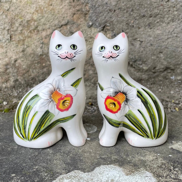 White Daffodil Tiny Cat
