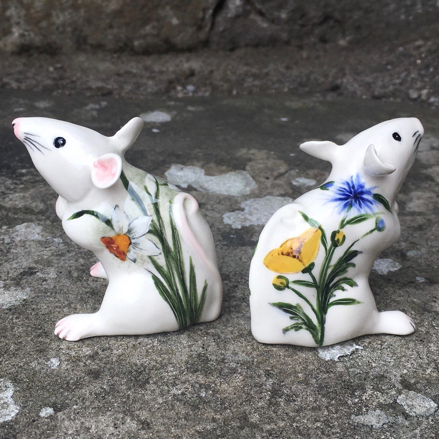 Wemyss Ware Hand Painted White Daffodil Mouse | Griselda Hill Pottery